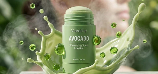 Stick nettoyant à l'avocat sur un plateau de marbre
